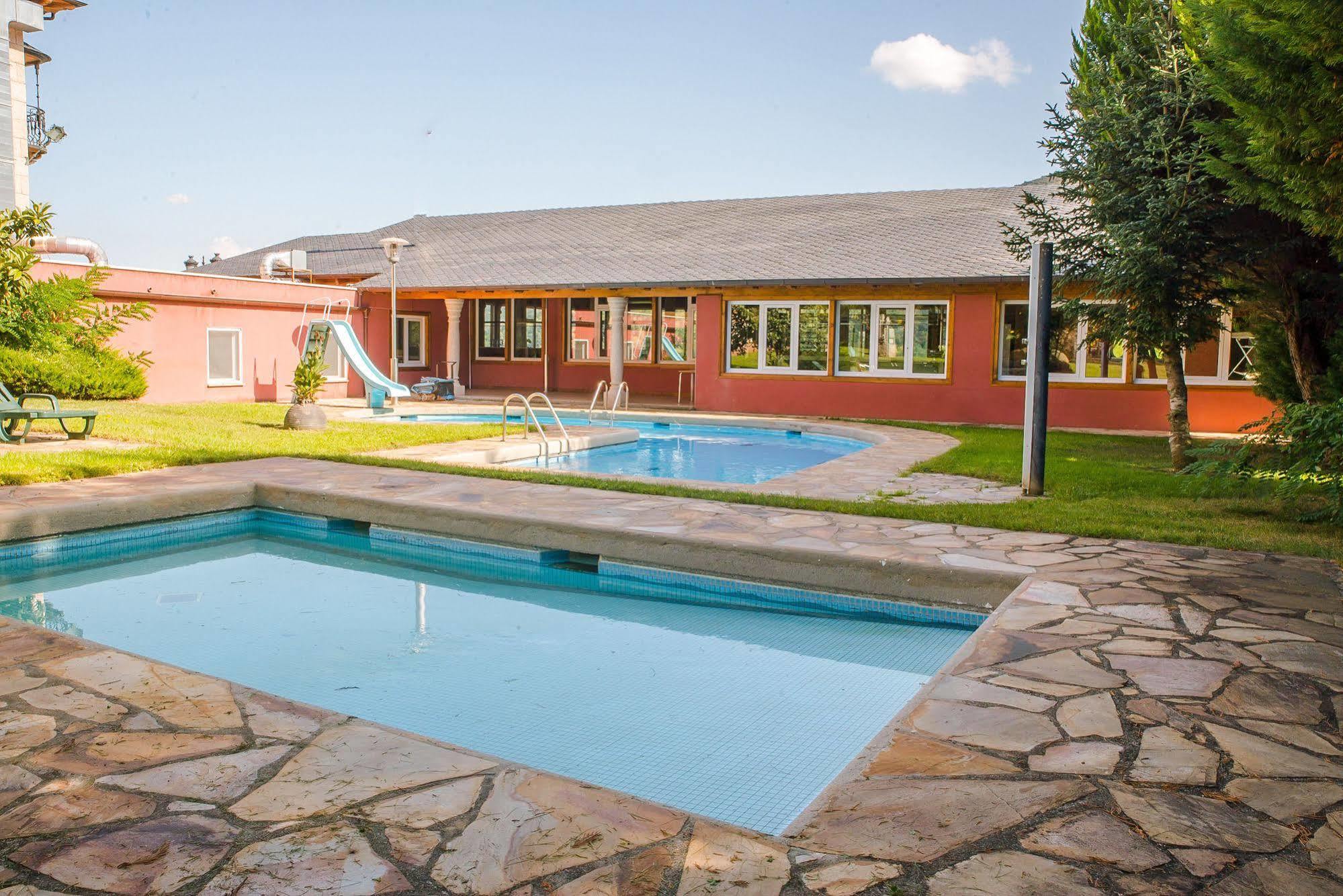 Complejo Hostelero Paladium Villamartín エクステリア 写真